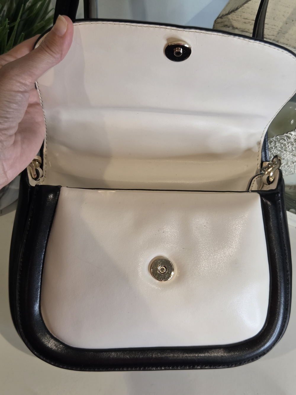 Kate Spade Black/Cream Puffy Leather Top Handle Crossbody Bag Like New EUC - Picture 10 of 15